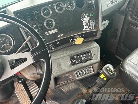 Mack RD688SX 自卸式货车