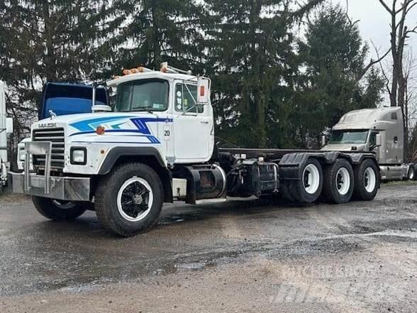 Mack RD690 垃圾车