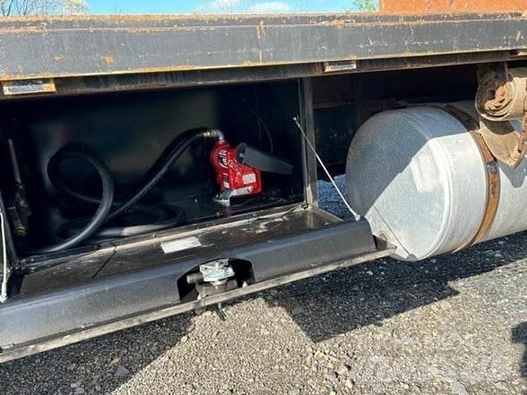 Peterbilt 330 平板栏板货车