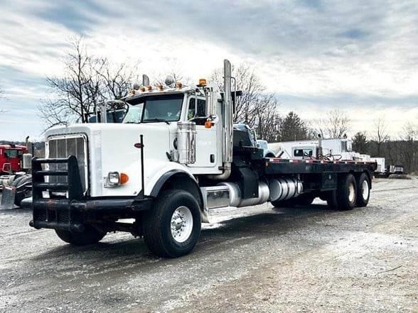 Peterbilt 357 平板栏板货车