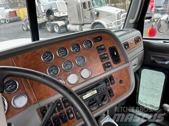 Peterbilt 357 平板栏板货车