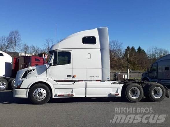 Volvo VNL64T670 牵引车