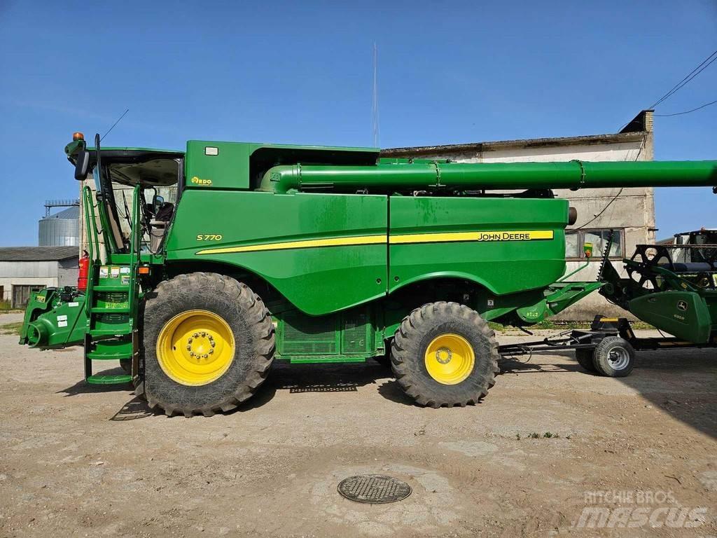 John Deere S770 联合收割机