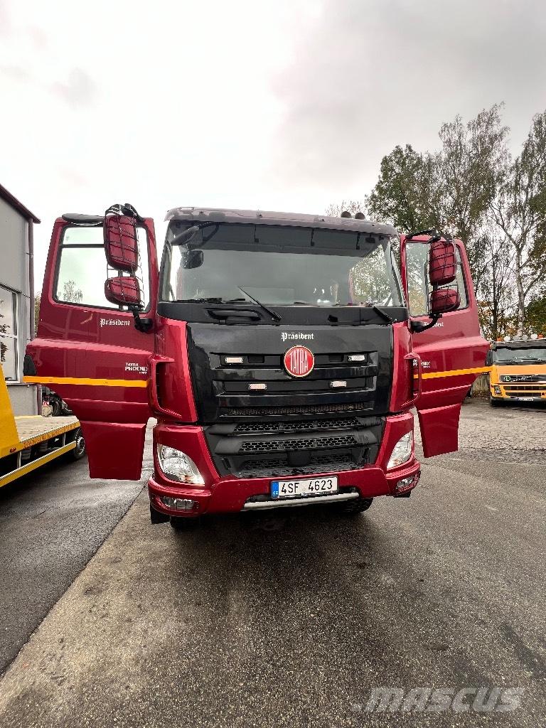 Tatra T158 平板栏板货车