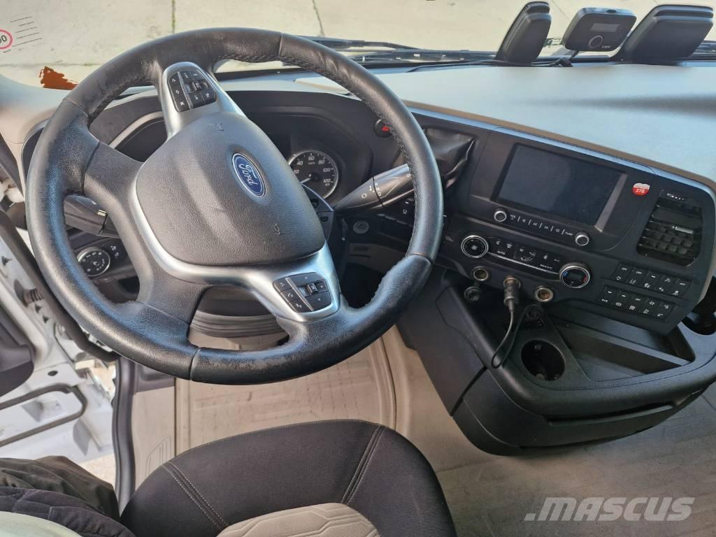 Ford F-Max 篷布货车