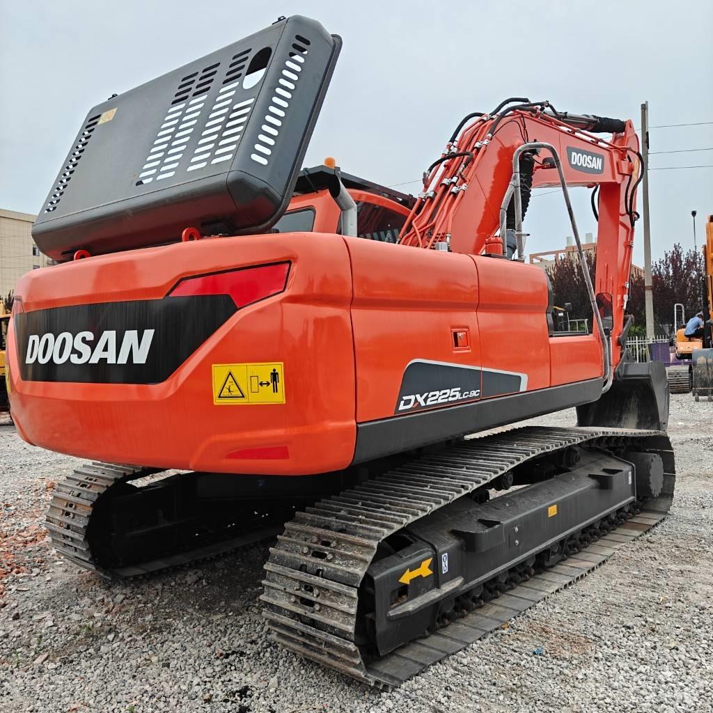 Doosan DX225LC-9C 履带挖掘机