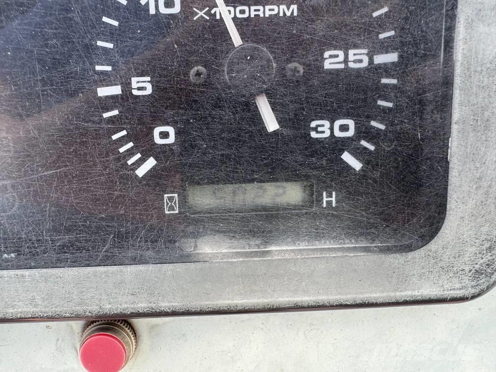 Sakai GW 750-2 胶轮压路机