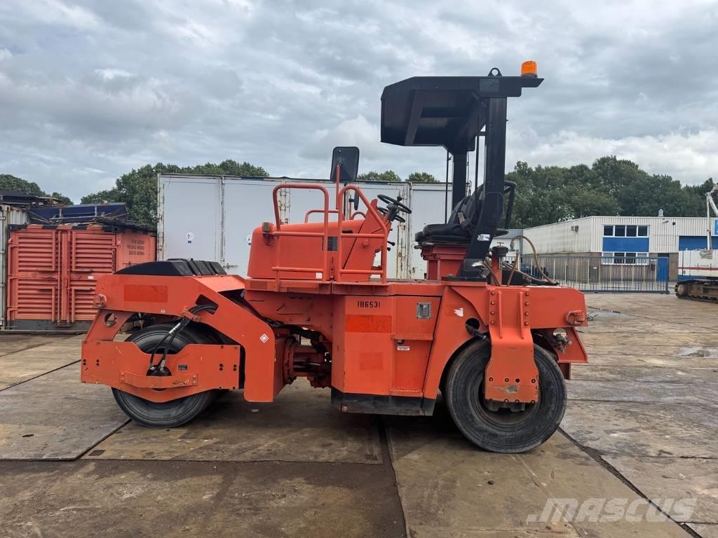 Sakai GW 750-2 胶轮压路机