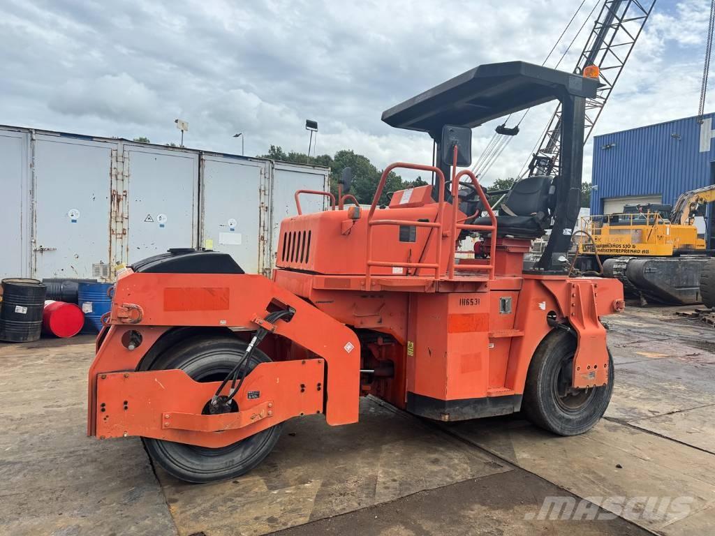 Sakai GW 750-2 胶轮压路机