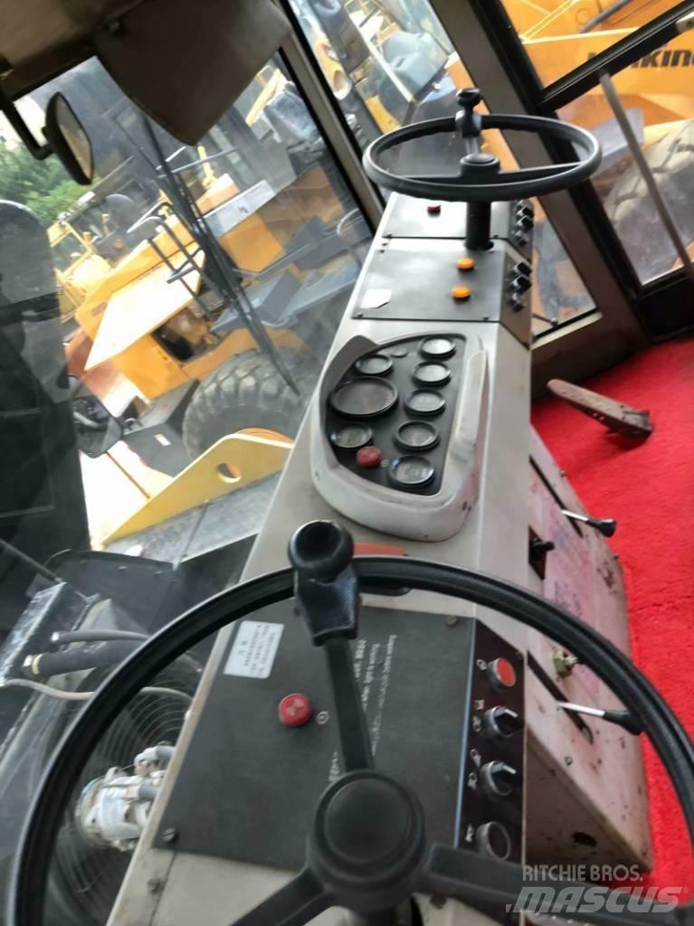 XCMG XP301 胶轮压路机