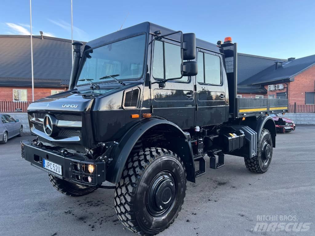 Mercedes-Benz Unimog 平板栏板货车