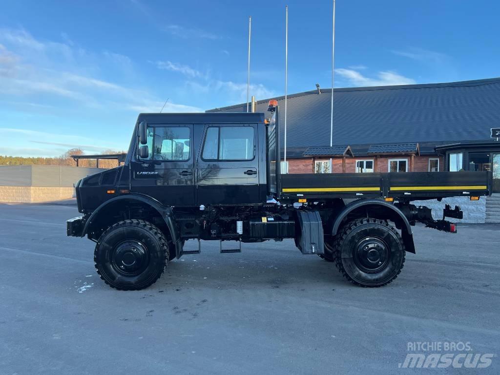 Mercedes-Benz Unimog 平板栏板货车