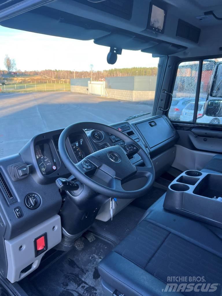 Mercedes-Benz Unimog 平板栏板货车