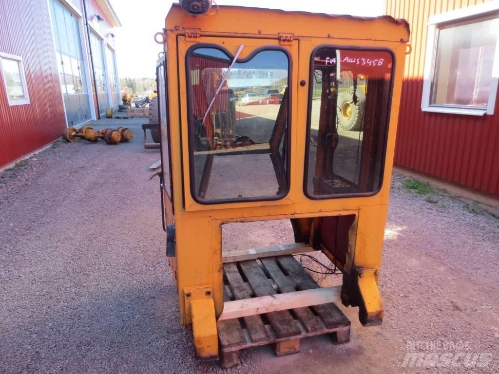 Fiat-Allis 345B 驾驶室与内部