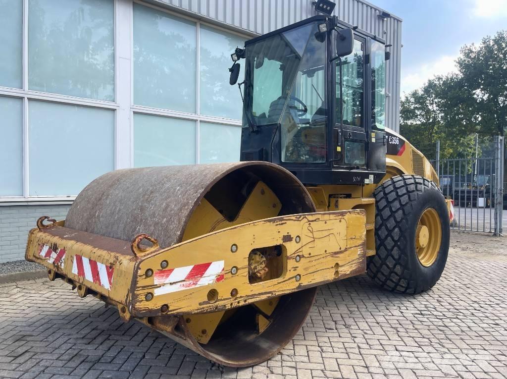 CAT CS 56       2010 单轮压路机