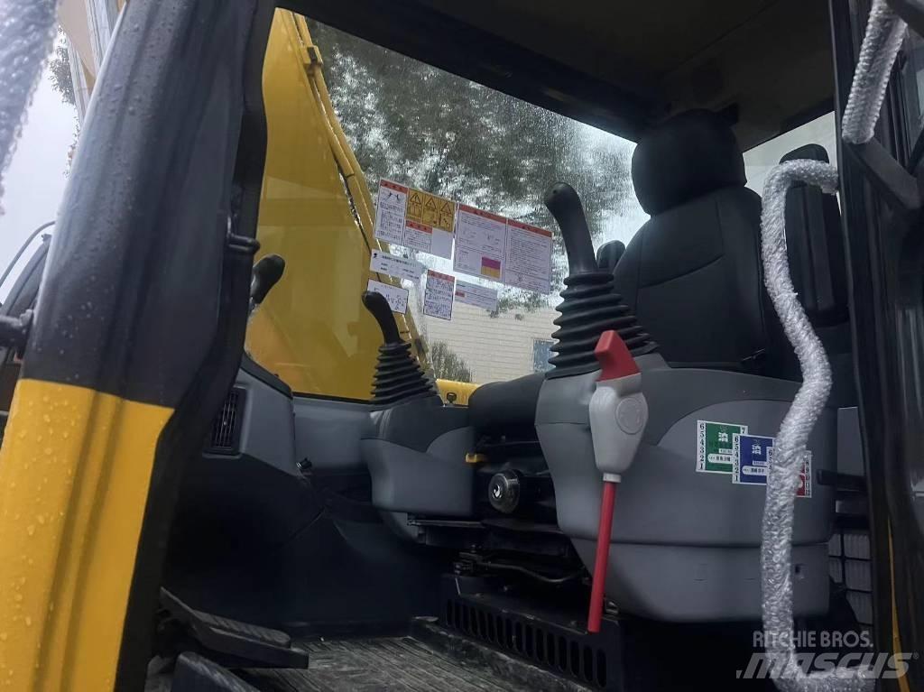 Komatsu PC 130 中型挖掘机