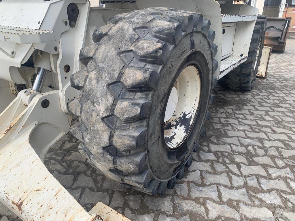 Mecalac 714 MW 轮式挖掘机