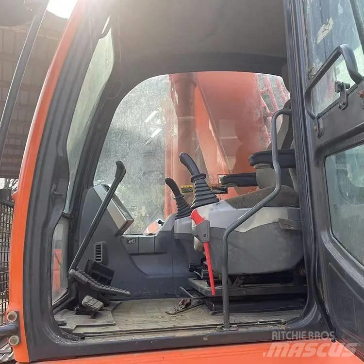 Doosan DX 300 LC 小型挖掘机