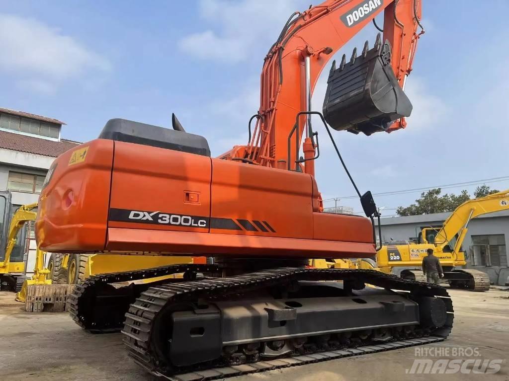 Doosan DX 300 LC 小型挖掘机