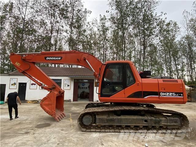 Doosan DH225 履带挖掘机