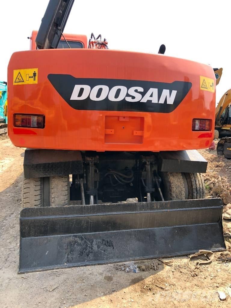 Doosan DX150W 轮式挖掘机