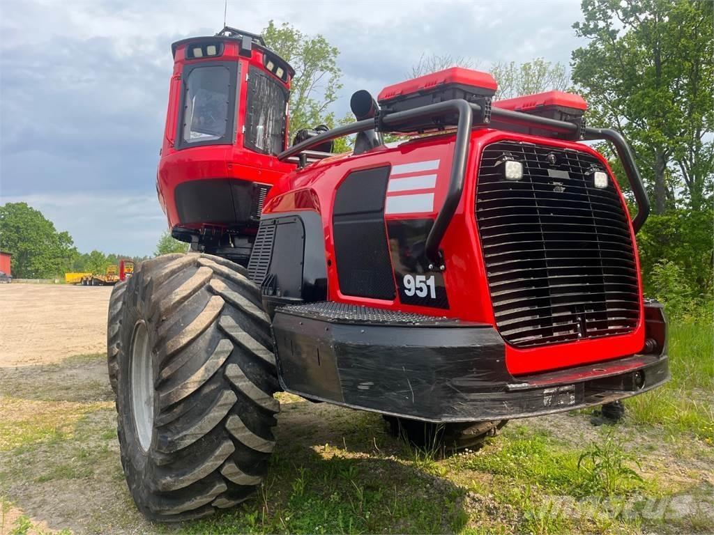 Komatsu 951 / C144 收割机