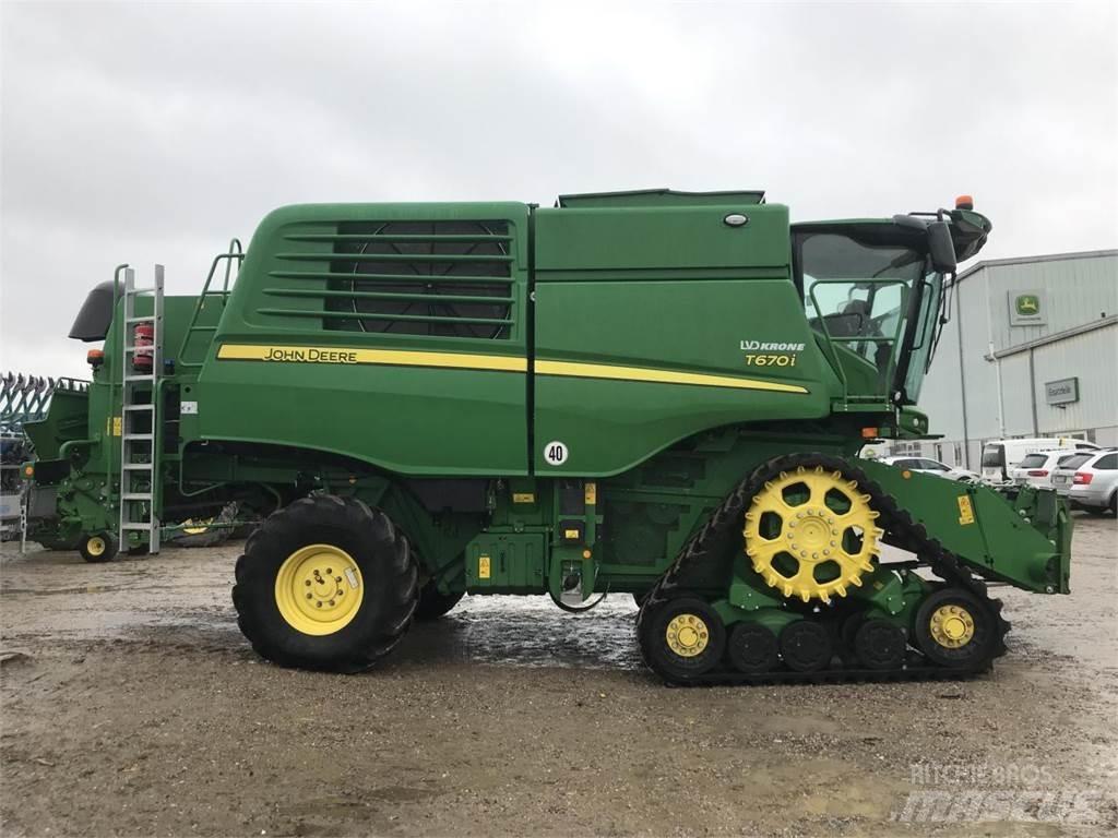 John Deere T670 联合收割机