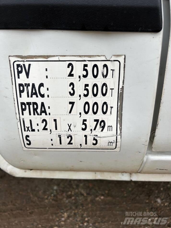 Iveco 35C 11 大型面包车