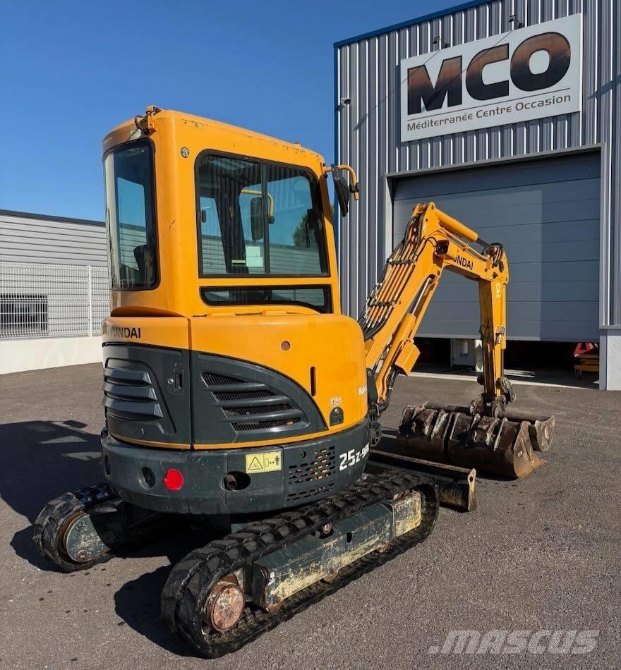 Hyundai R25Z-9 AK 小型挖掘机