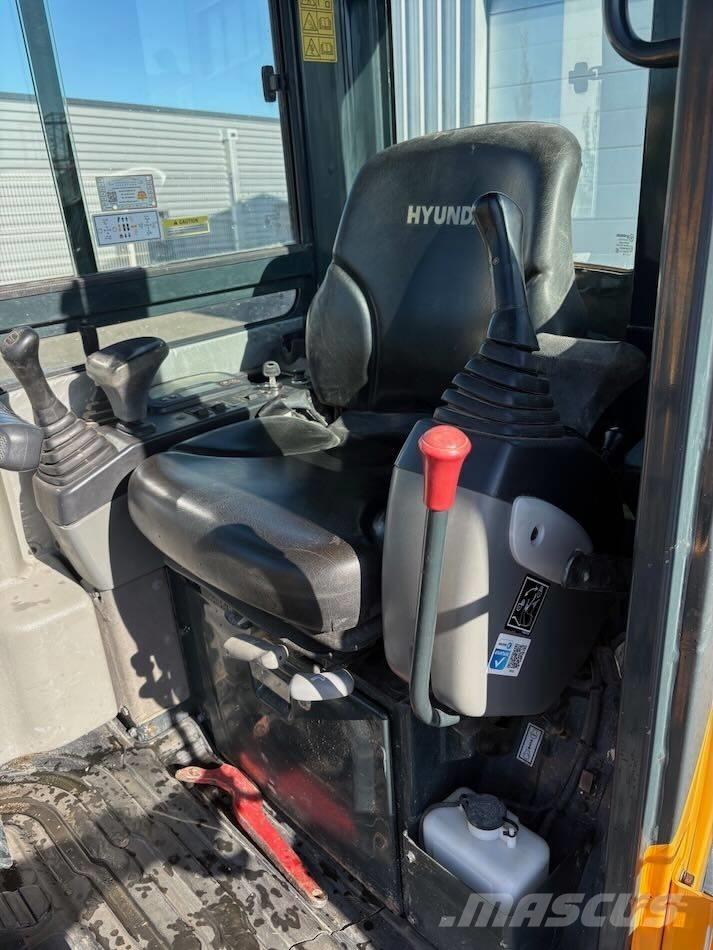 Hyundai R25Z-9 AK 小型挖掘机