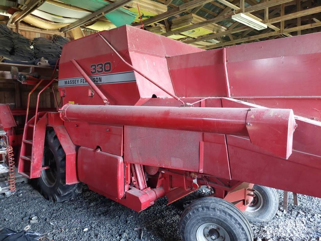 Massey Ferguson 330 联合收割机
