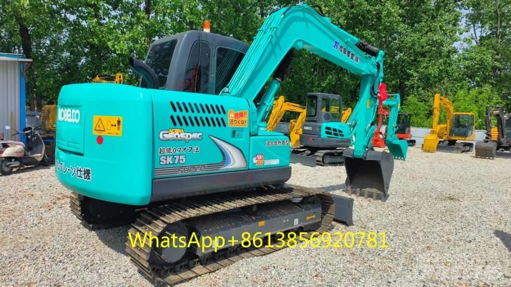 Komatsu SK75 小型挖掘机