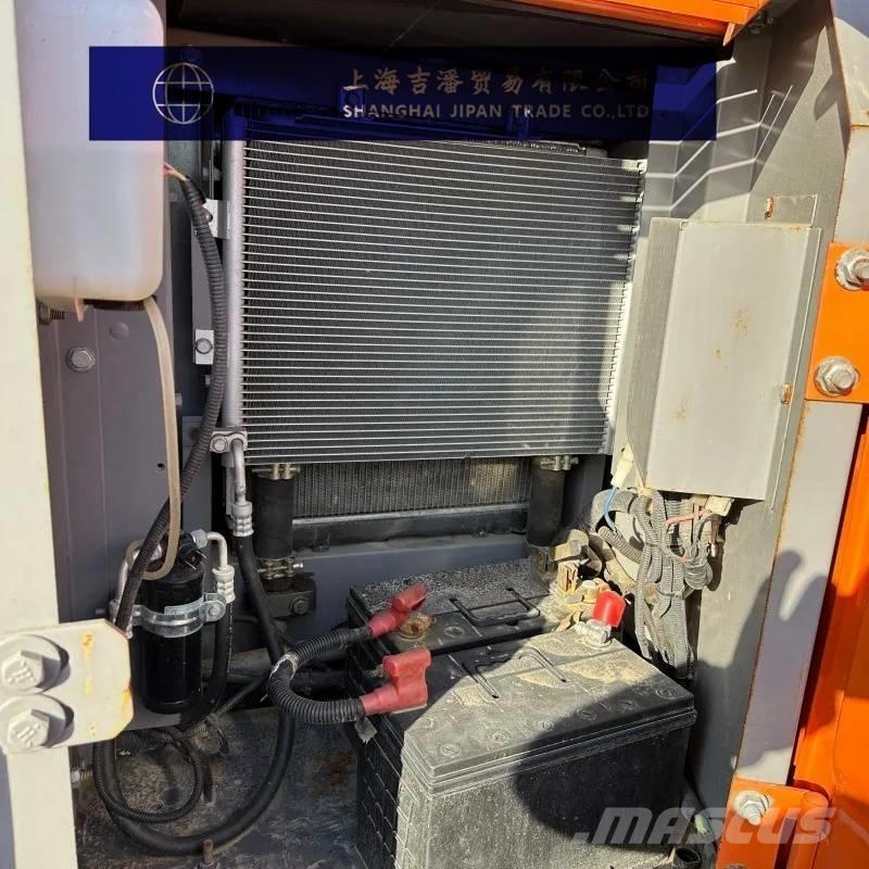 Hitachi ZX 70 中型挖掘机