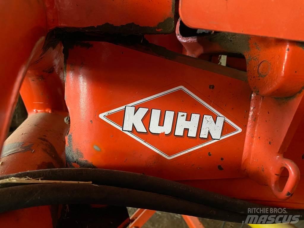 Kuhn Gf7601MH 犁耙和摊草机