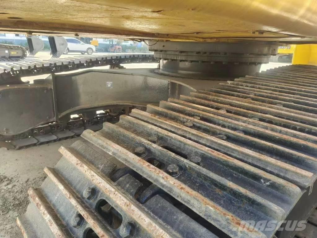 Komatsu PC 220 履带挖掘机