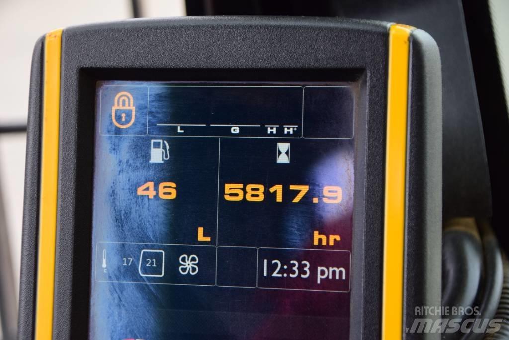 JCB JS131LC PLUS 履带挖掘机