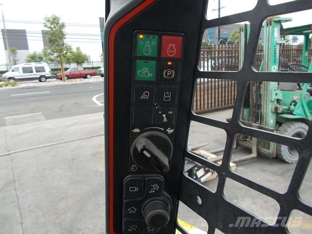 Bobcat S62 滑移装载机