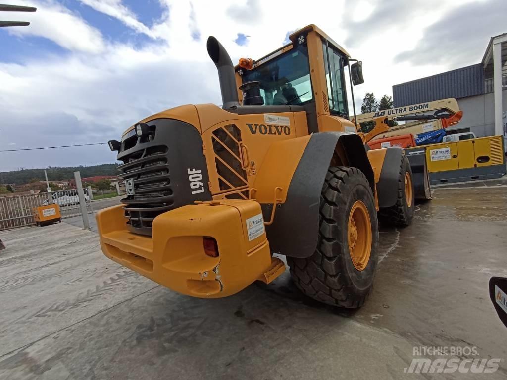 Volvo L 90 F 轮式装载机