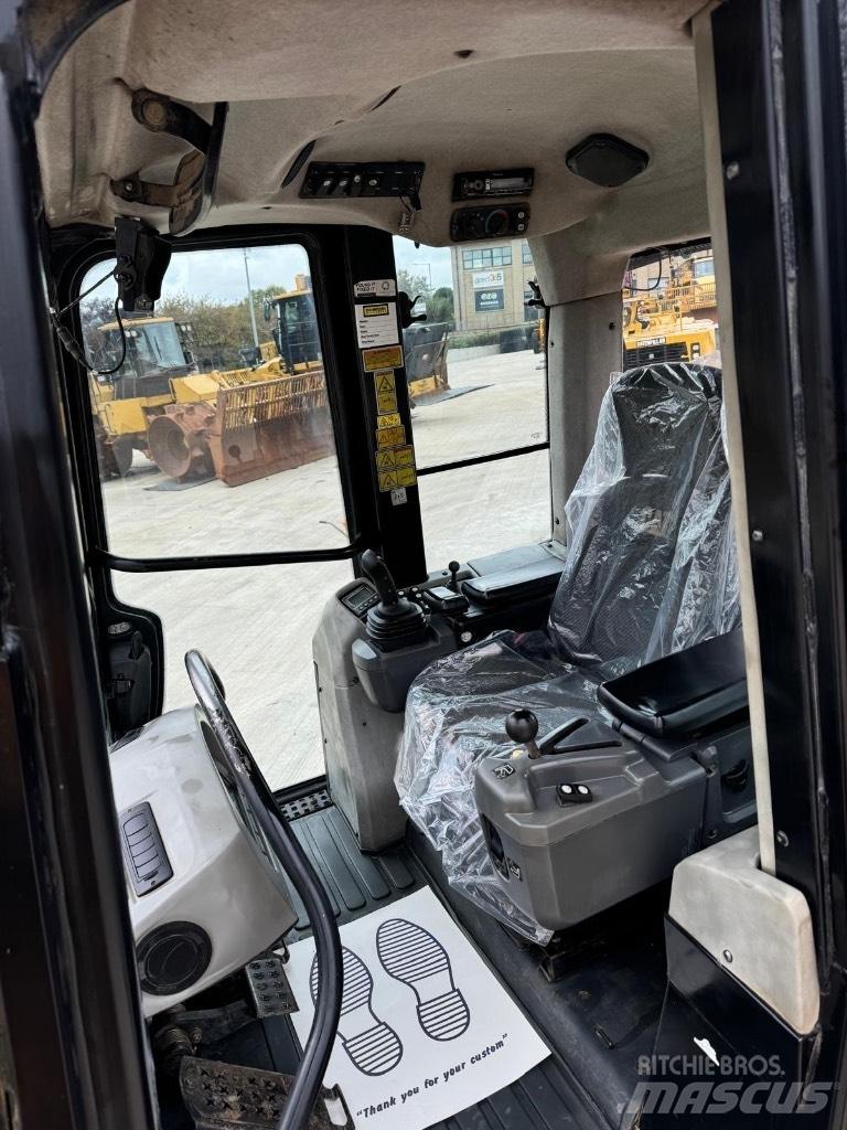 CAT 953D 履带式装载机