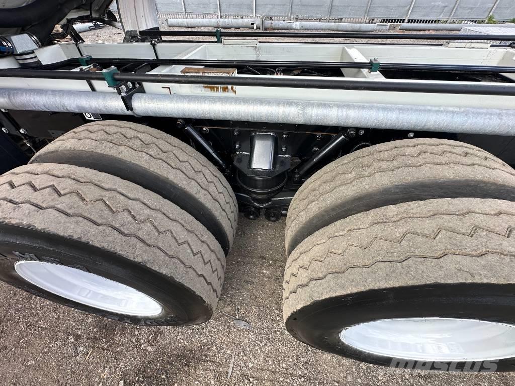 Kenworth T 400 组合/真空油槽车