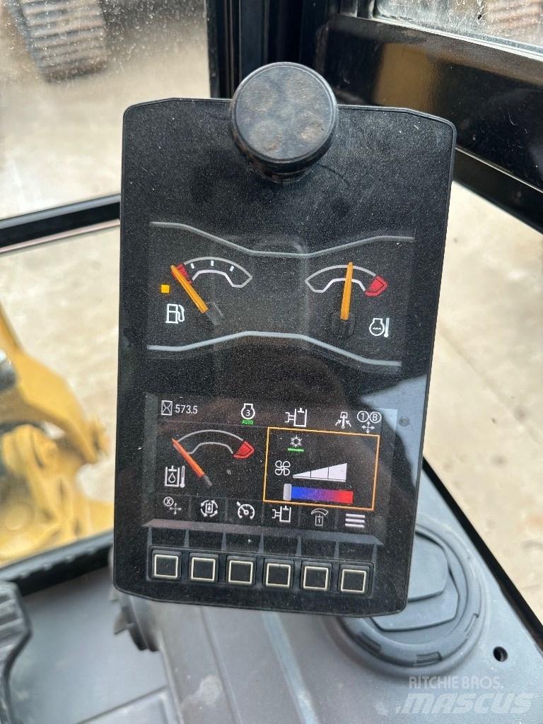 CAT 302 小型挖掘机
