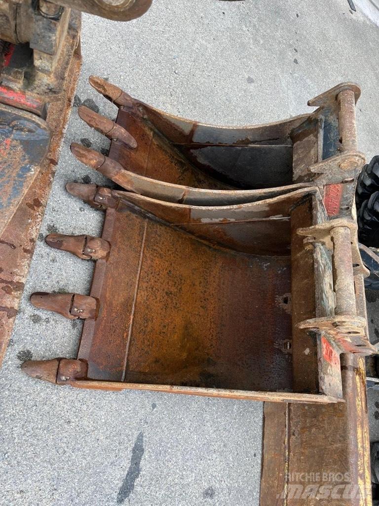 Komatsu PW 98 MR-8 中型挖掘机