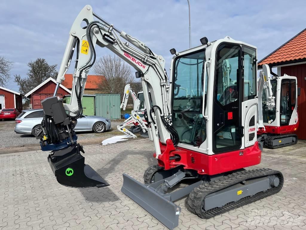 Takeuchi TB325R 小型挖掘机