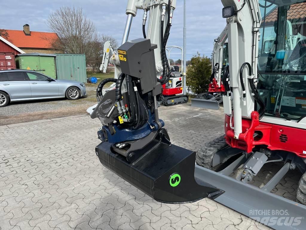 Takeuchi TB325R 小型挖掘机