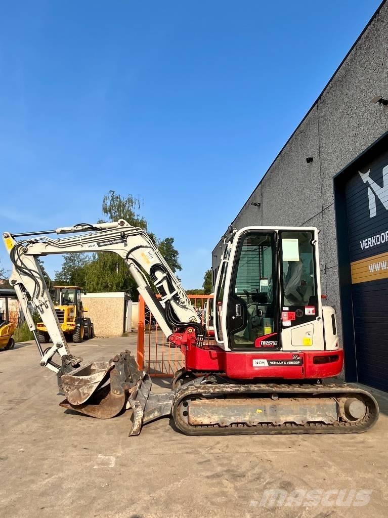 Takeuchi TB 257 FR 小型挖掘机