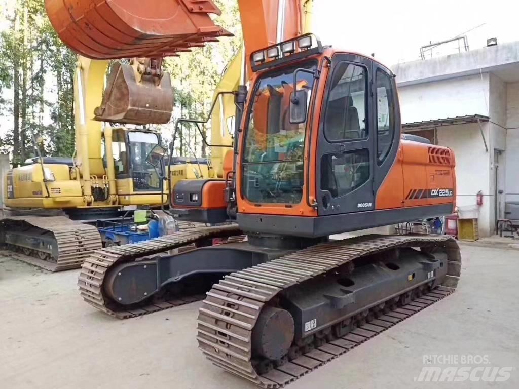 Doosan DX 225 LC 履带挖掘机