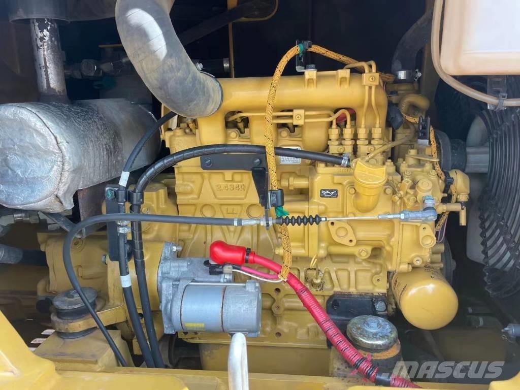 CAT 305.5E2 小型挖掘机
