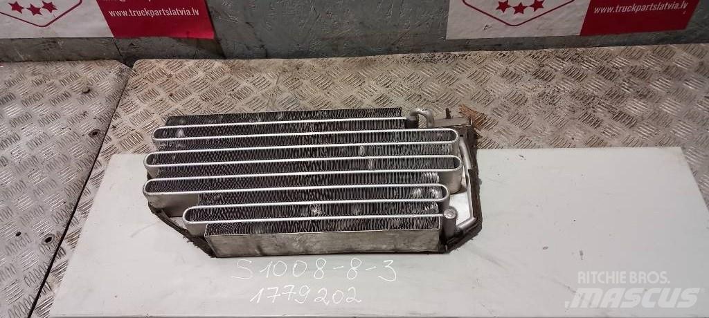 Scania R 440.    1779202 散热器