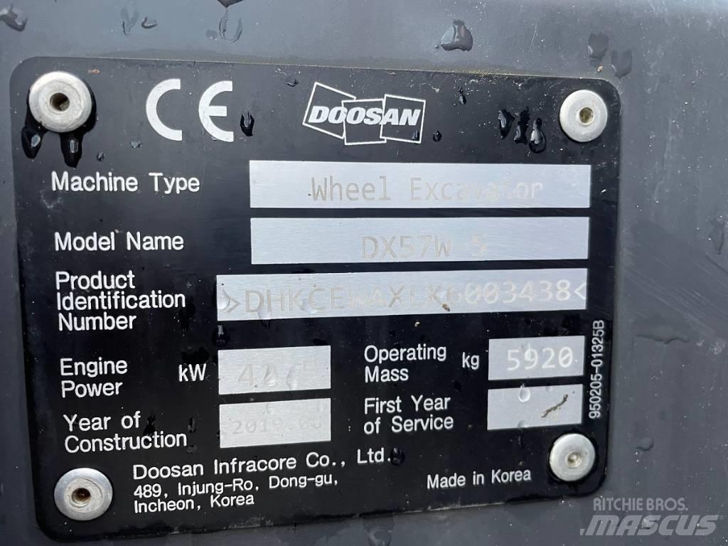 Doosan DX 57 W-5 轮式挖掘机