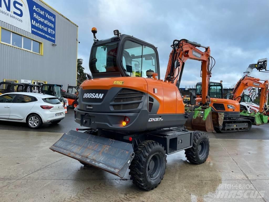 Doosan DX 57 W-5 轮式挖掘机